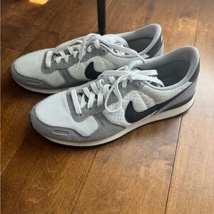 Nike Men's Retro Sneakers in White and Gray